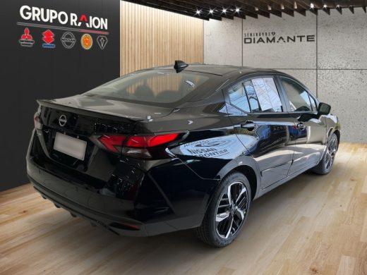 NISSAN Versa - foto 4