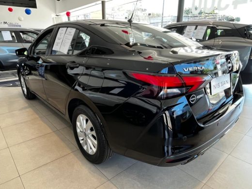 NISSAN Versa - foto 4