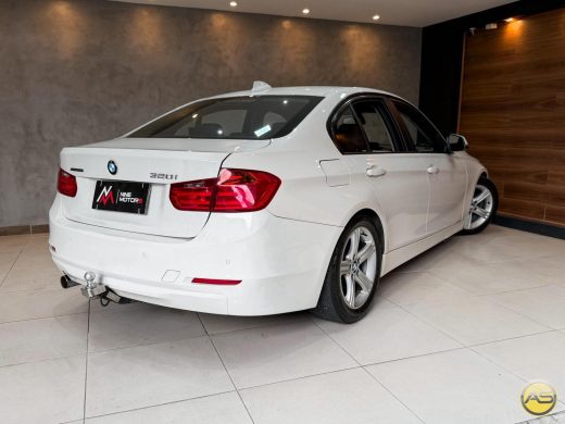 BMW 320i - foto 3