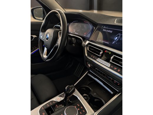 BMW 320i - foto 3
