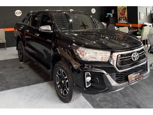 TOYOTA Hilux - foto 2