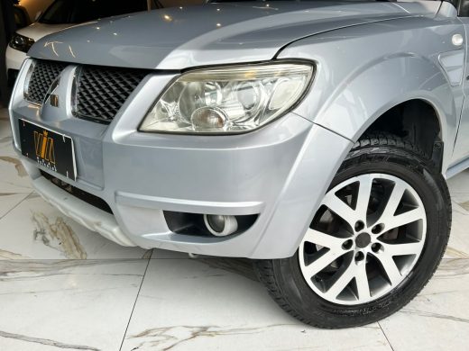 MITSUBISHI Pajero TR4 - foto 2
