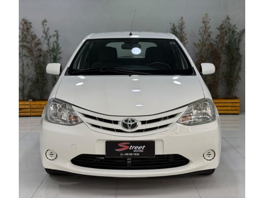 TOYOTA Etios - foto 2