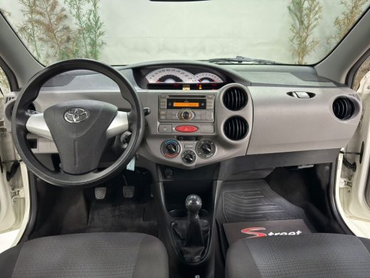 TOYOTA Etios - foto 7