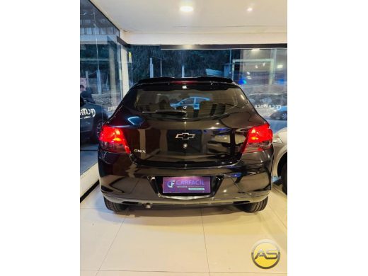 CHEVROLET Onix - foto 2