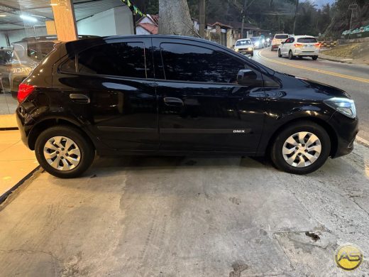 CHEVROLET Onix - foto 3