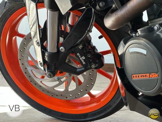 KTM 390 Duke - foto 5