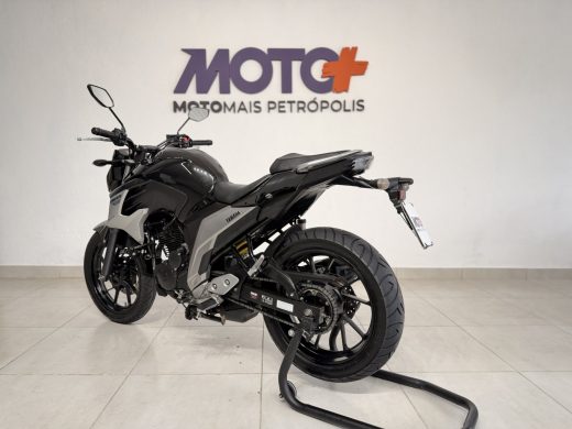 YAMAHA FZ25 - foto 5