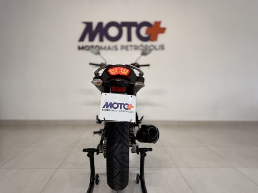YAMAHA FZ25 - foto 4