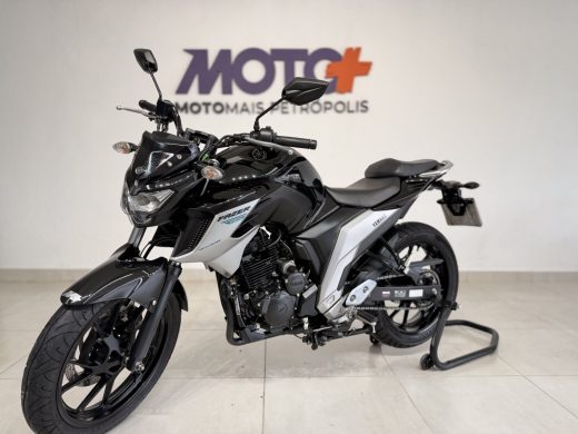 YAMAHA FZ25 - foto 7