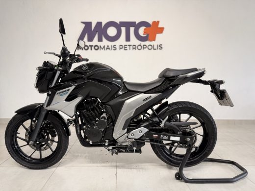 YAMAHA FZ25 - foto 6