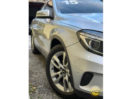 MERCEDES-BENZ GLA 200 - foto 2
