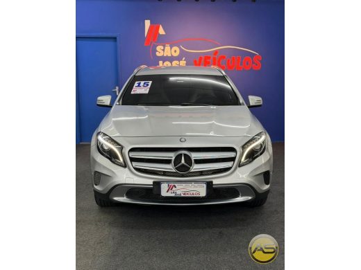 MERCEDES-BENZ GLA 200 - foto 2