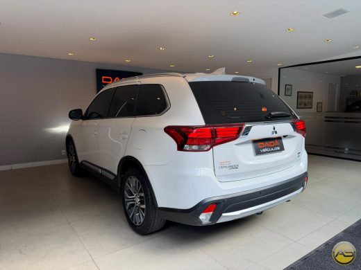 MITSUBISHI Outlander - foto 9