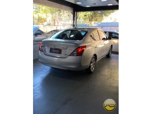 NISSAN Versa - foto 4
