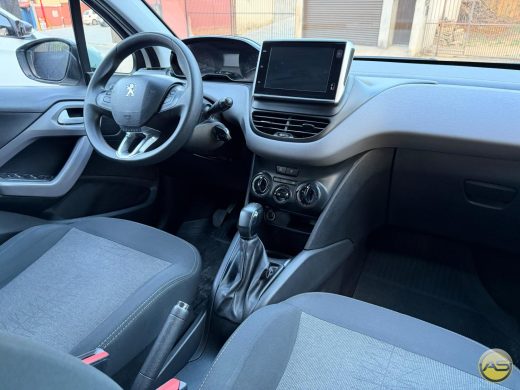 PEUGEOT 208 - foto 8