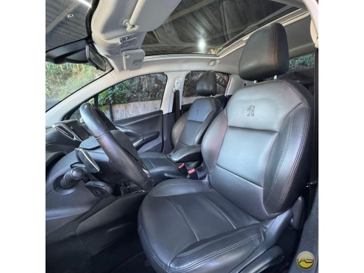 PEUGEOT 208 - foto 8