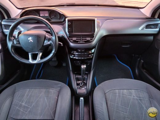 PEUGEOT 208 - foto 8