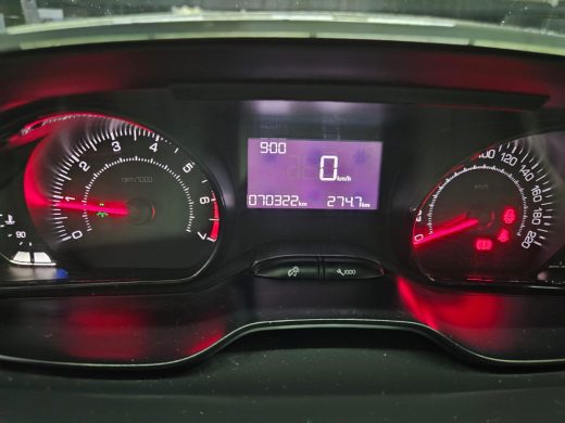 PEUGEOT 208 - foto 8