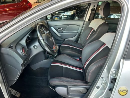 RENAULT Sandero - foto 4