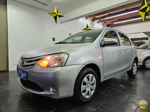 TOYOTA Etios - foto 2