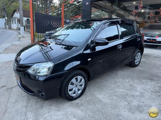 TOYOTA Etios - foto 2
