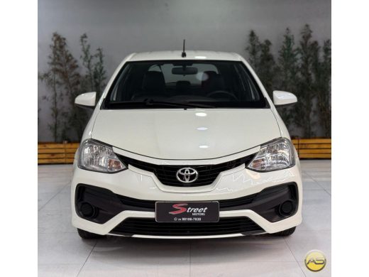 TOYOTA Etios - foto 2