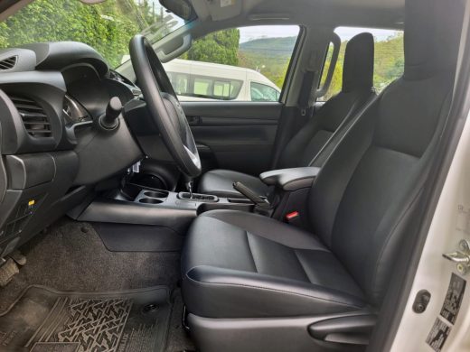 TOYOTA Hilux - foto 8