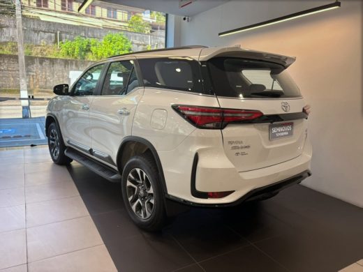 TOYOTA Hilux - foto 6