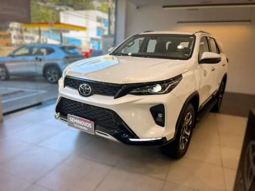 TOYOTA Hilux - foto 2