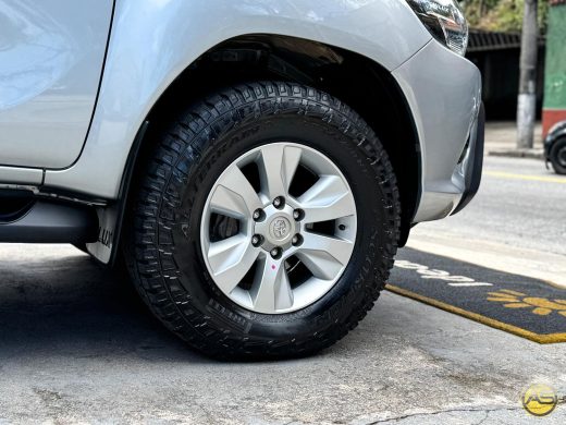 TOYOTA Hilux - foto 8