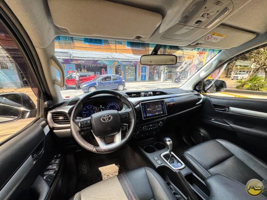 TOYOTA Hilux - foto 9