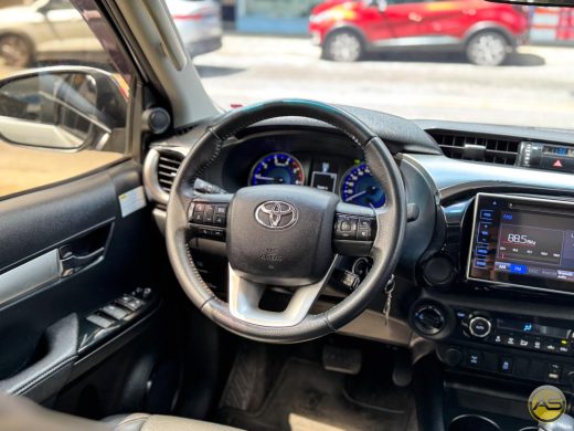 TOYOTA Hilux - foto 10