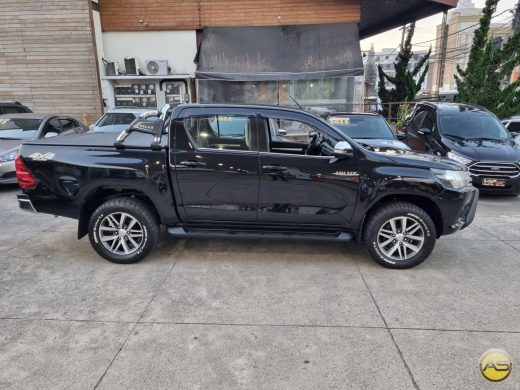 TOYOTA Hilux - foto 2