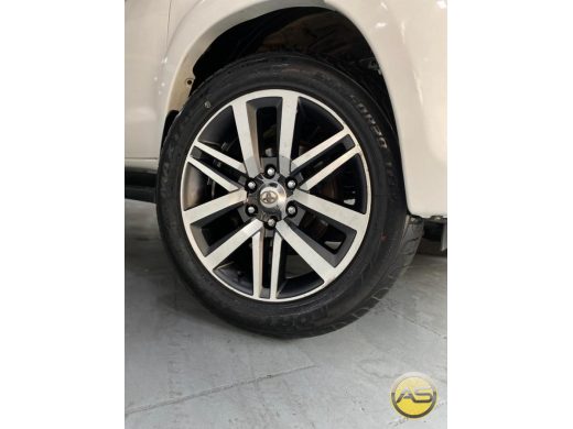 TOYOTA Hilux SW4 - foto 7