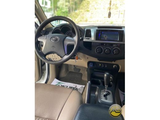 TOYOTA Hilux SW4 - foto 8