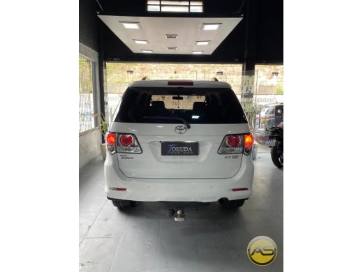 TOYOTA Hilux SW4 - foto 5