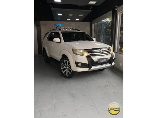 TOYOTA Hilux SW4 - foto 3