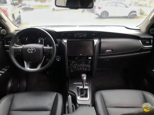TOYOTA Hilux SW4 - foto 7