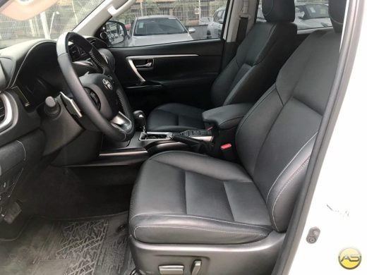 TOYOTA Hilux SW4 - foto 8