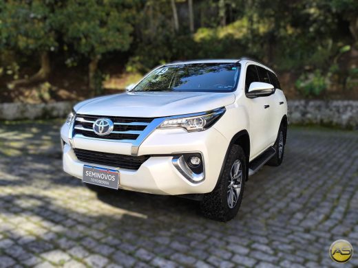 TOYOTA Hilux SW4 - foto 3