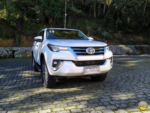 TOYOTA Hilux SW4 - foto 4