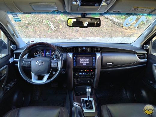 TOYOTA Hilux SW4 - foto 7