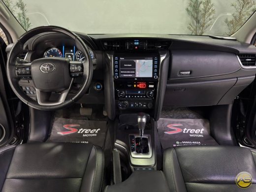 TOYOTA Hilux SW4 - foto 7