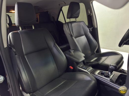 TOYOTA Hilux SW4 - foto 8
