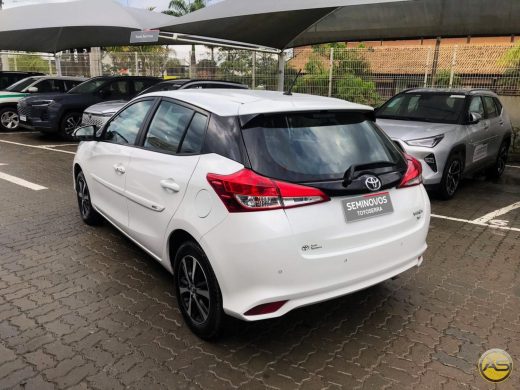 TOYOTA YARIS - foto 5