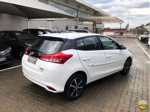 TOYOTA YARIS - foto 6
