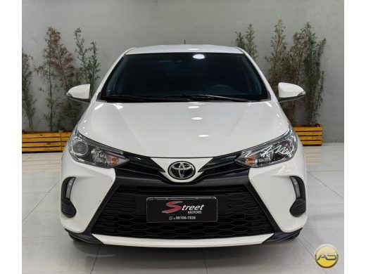 TOYOTA YARIS - foto 2