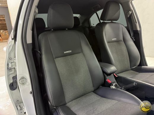 TOYOTA YARIS - foto 8