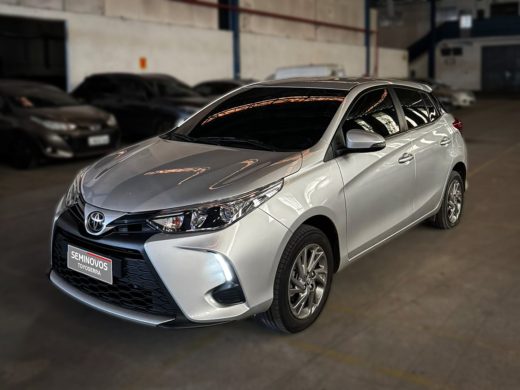 TOYOTA YARIS - foto 2